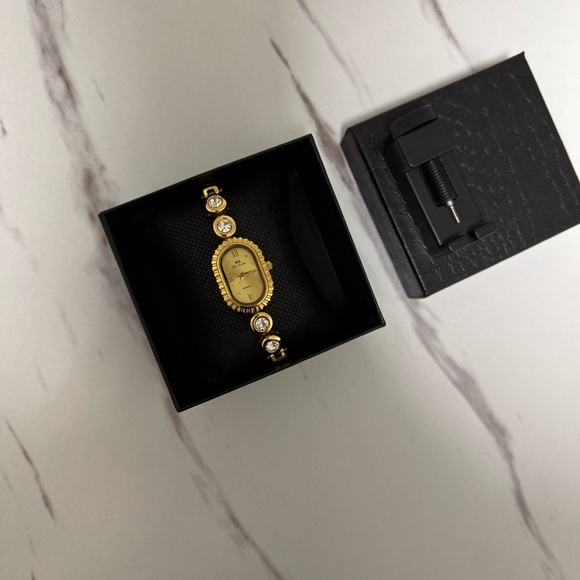 Retro Gold And Gold dial with Crystal Accents Women’s Quartz Watch+In a Gift Box - Picture 1 of 4